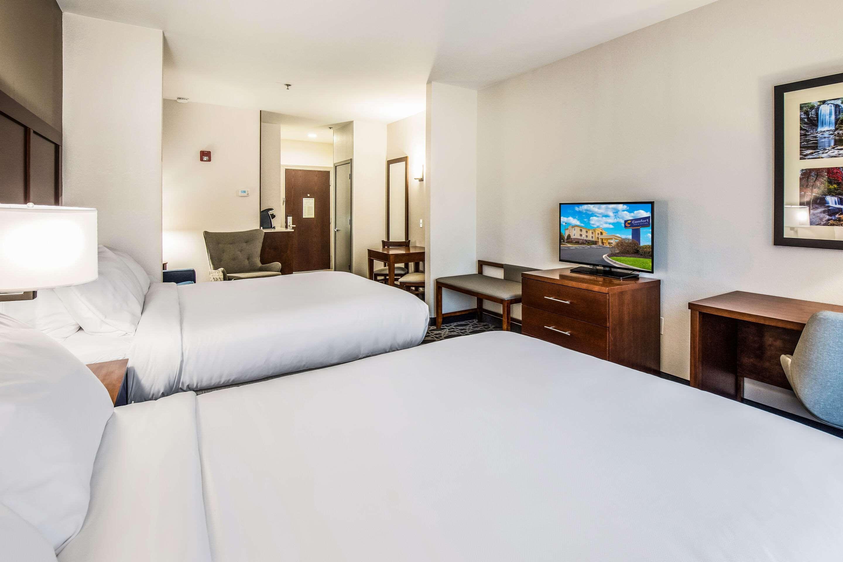 Comfort Inn & Suites Brevard Bagian luar foto