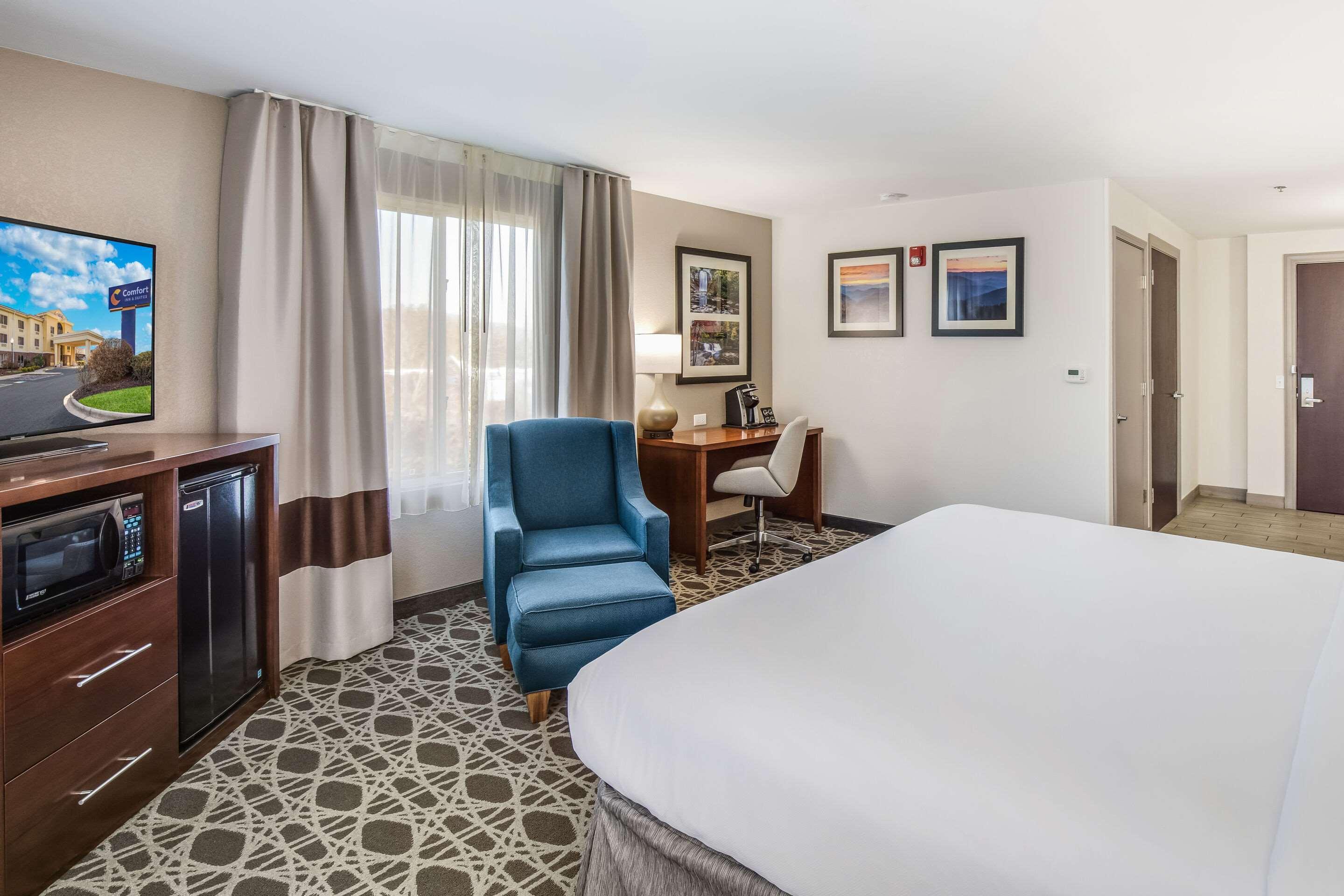 Comfort Inn & Suites Brevard Bagian luar foto