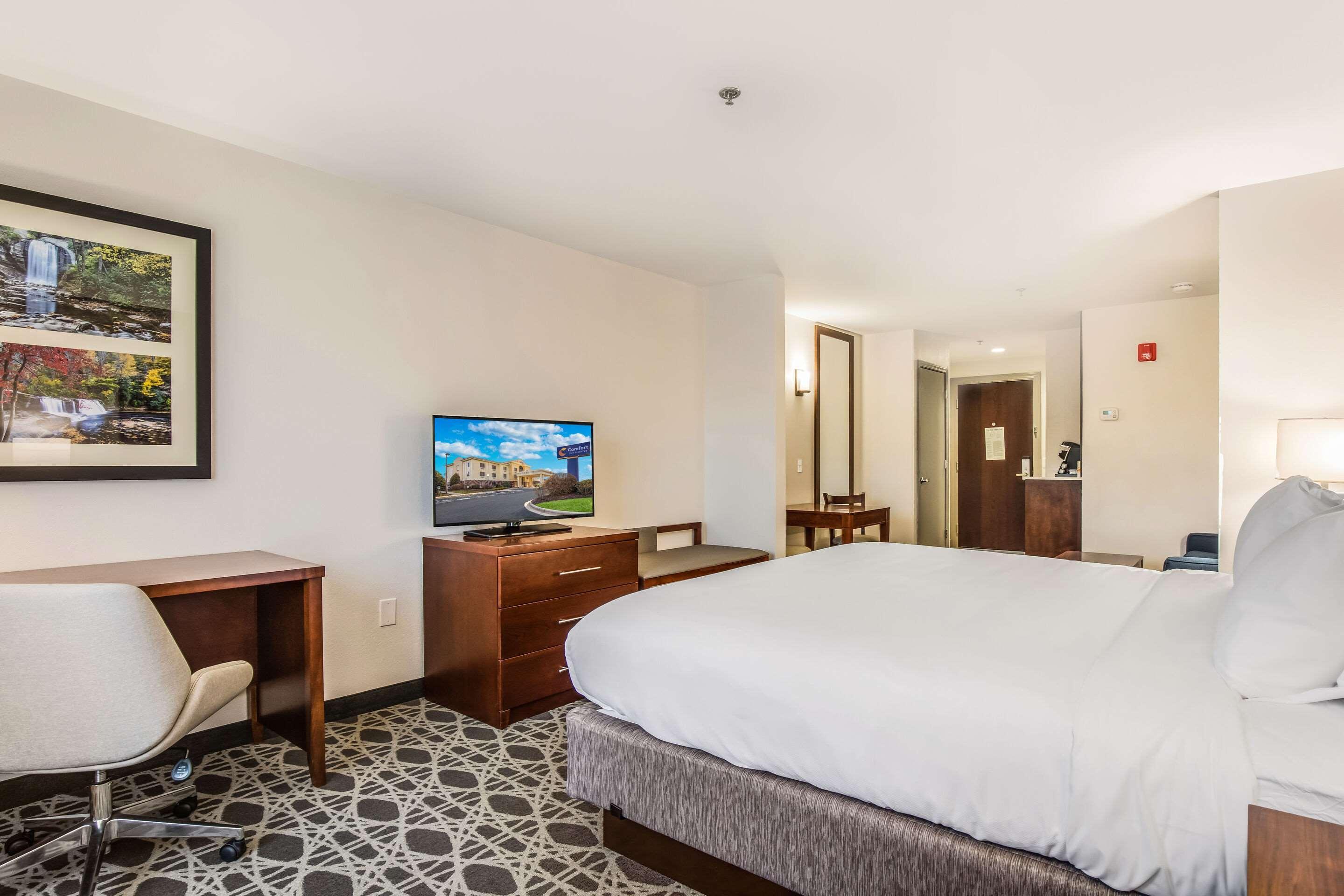 Comfort Inn & Suites Brevard Bagian luar foto