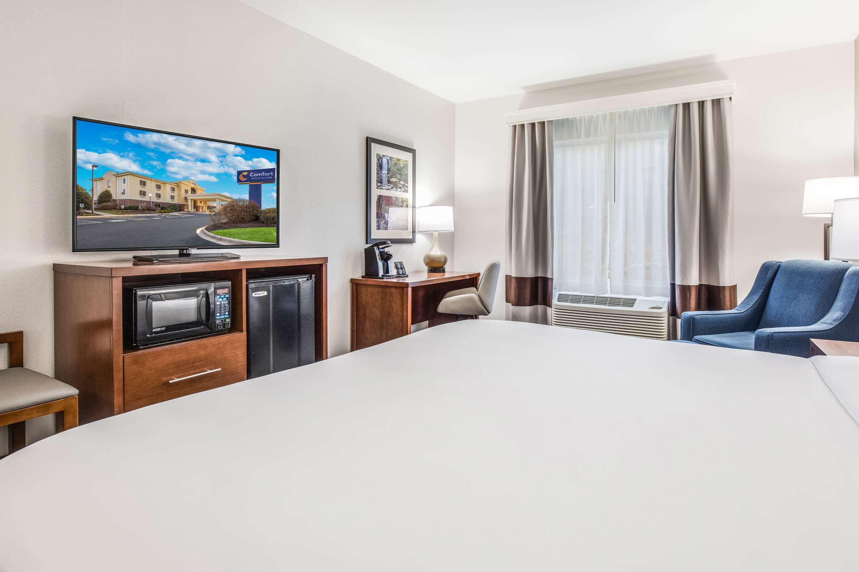 Comfort Inn & Suites Brevard Bagian luar foto