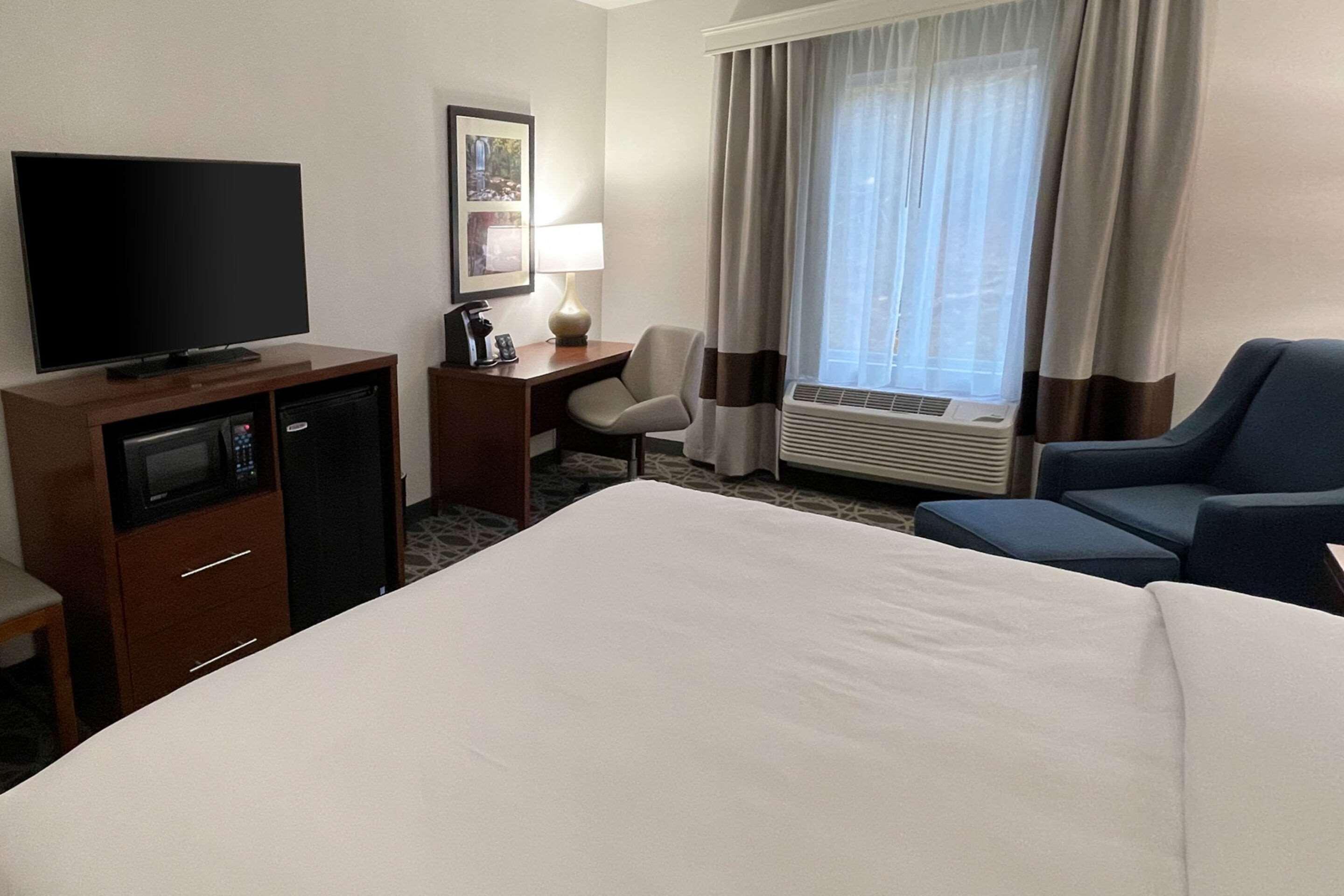Comfort Inn & Suites Brevard Bagian luar foto