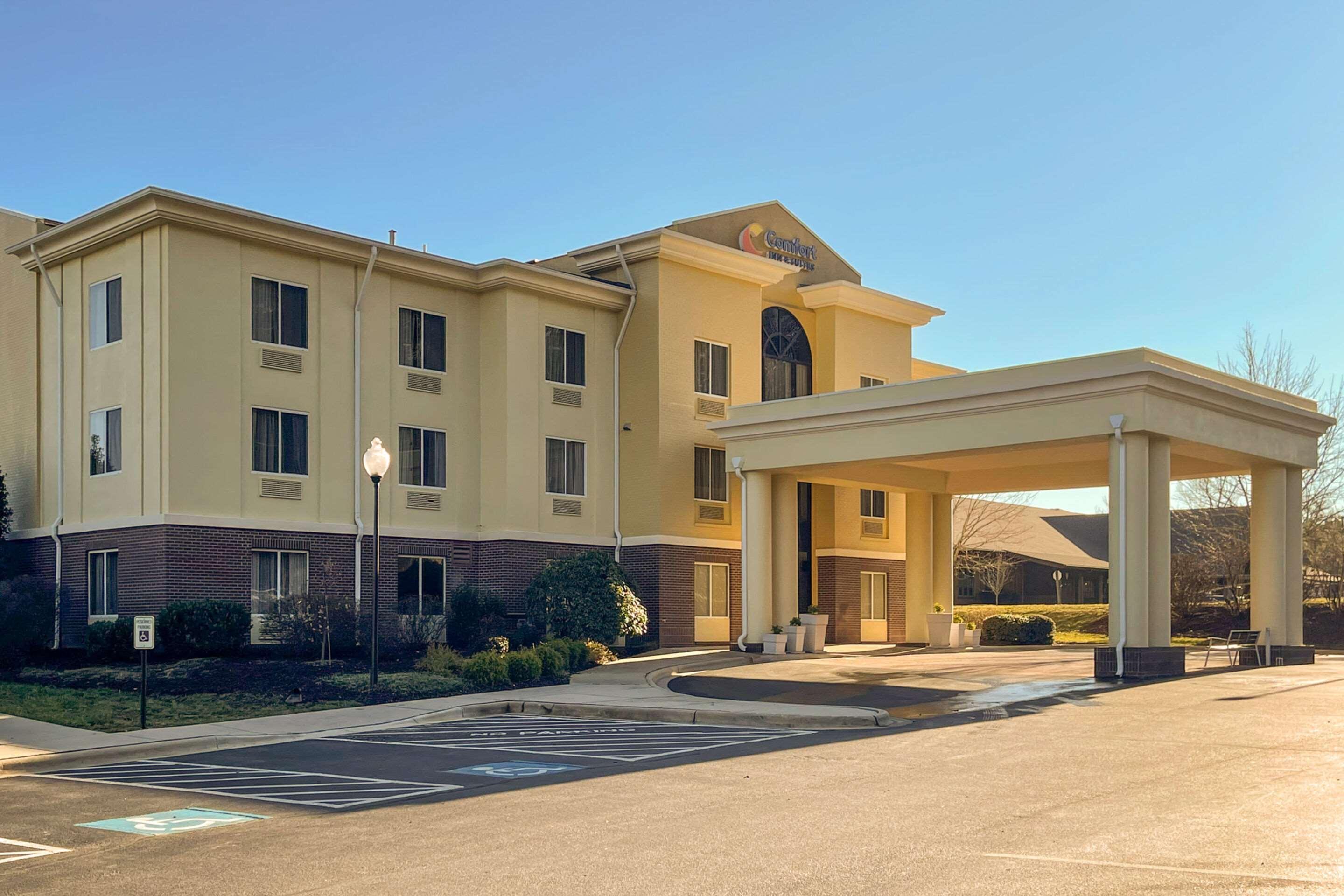 Comfort Inn & Suites Brevard Bagian luar foto