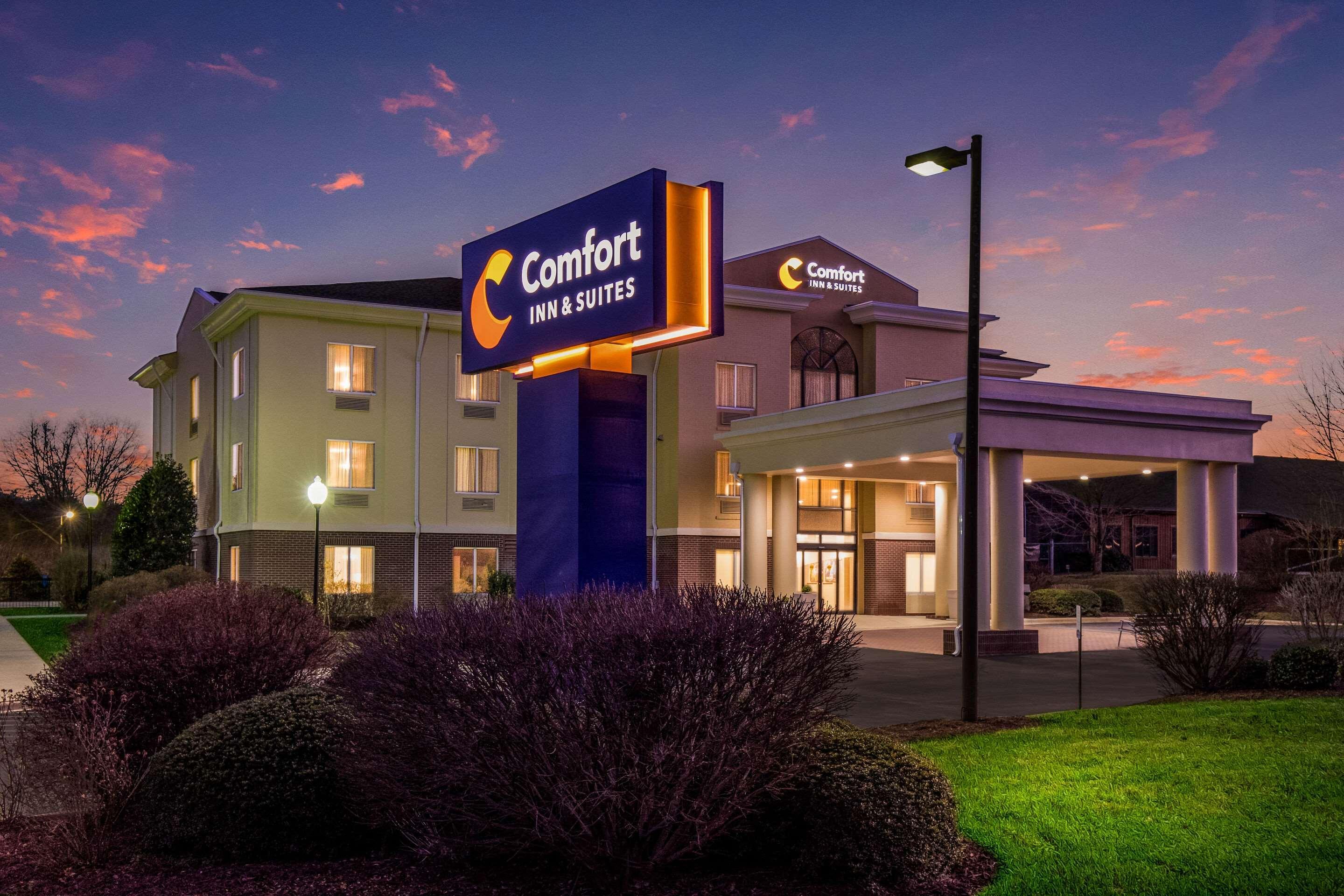 Comfort Inn & Suites Brevard Bagian luar foto