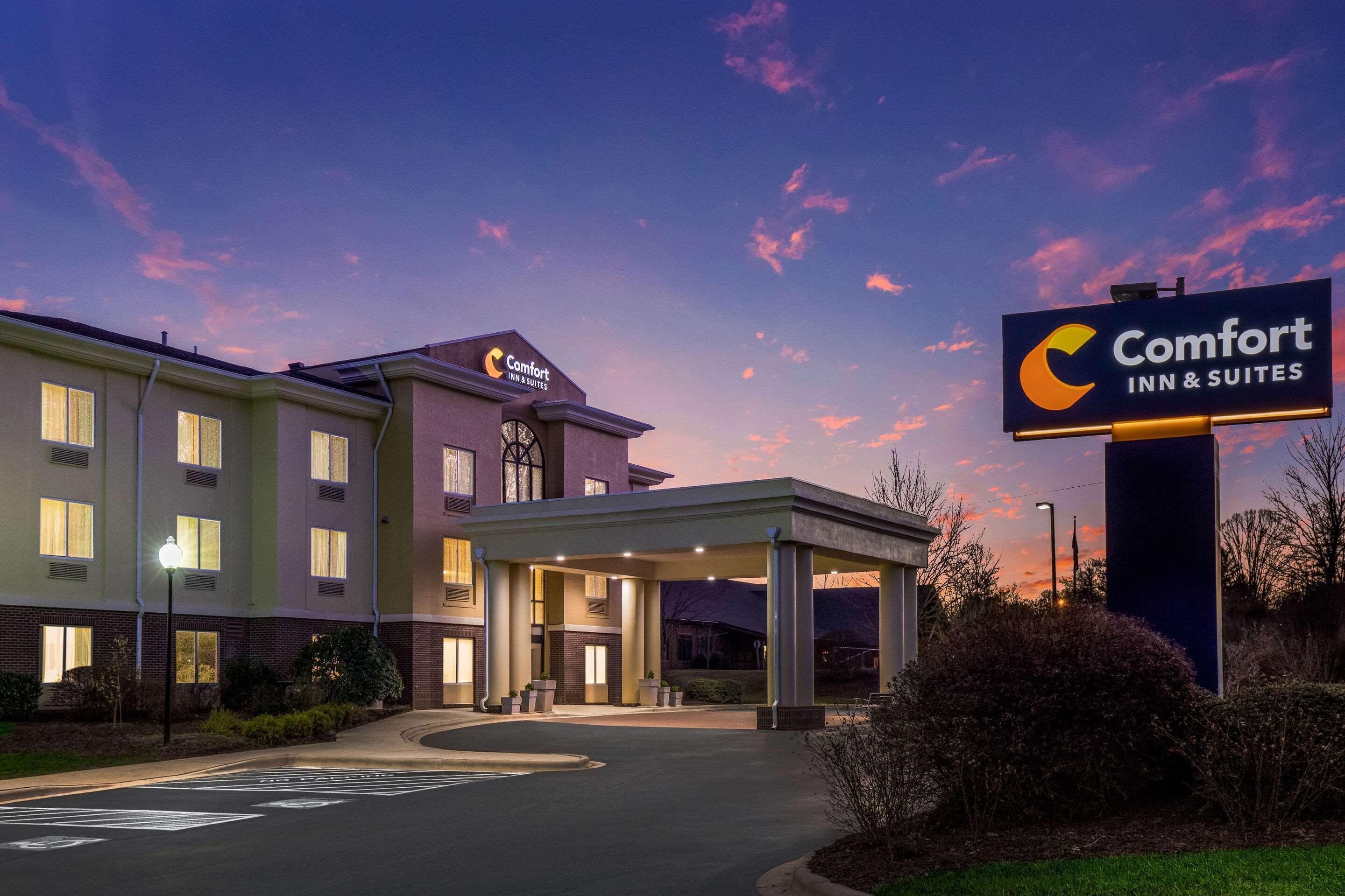 Comfort Inn & Suites Brevard Bagian luar foto