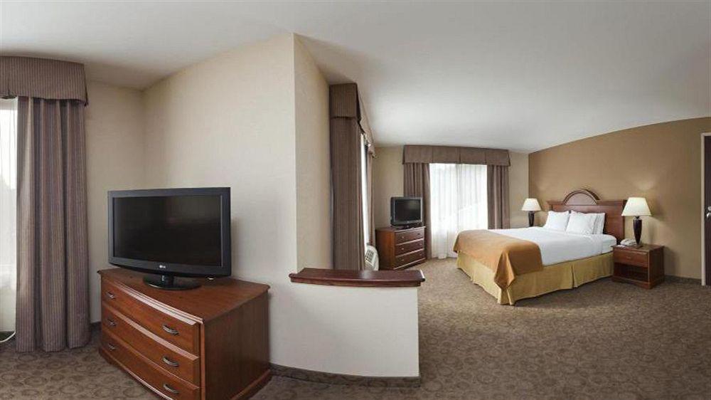 Comfort Inn & Suites Brevard Bagian luar foto