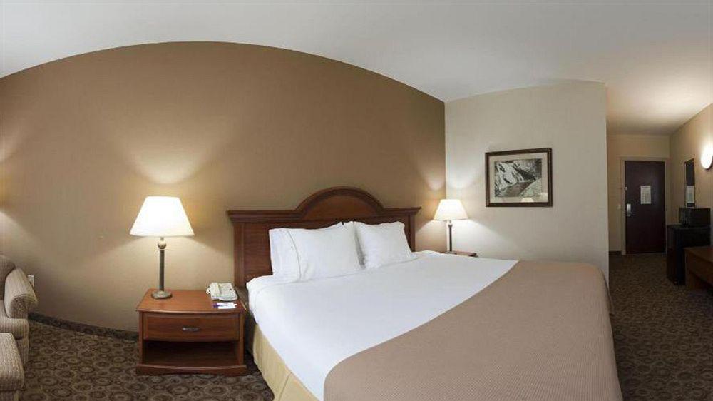 Comfort Inn & Suites Brevard Bagian luar foto